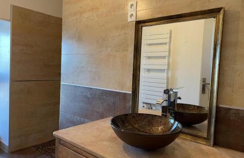 Blomard Casa | Gîte en Grange Rénovée avec Piscine et Animaux Acceptés - FR-1-489-353