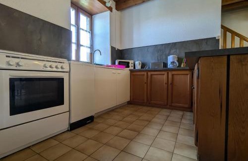 Pinols Casa | Gîte en pierres avec cour et 3 chambres, au cœur d'un village proche de Langeac - FR-1-582-233