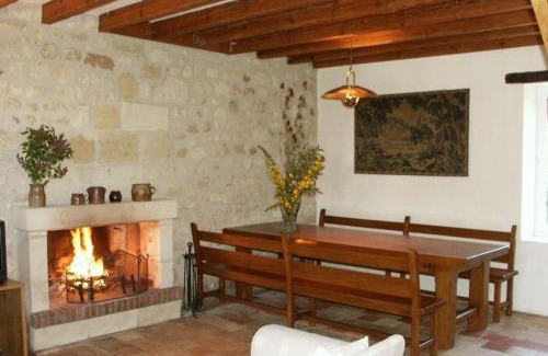 Saint-Benoit-la-Foret Casa | Gîte enchanteur 4 km de Chinon avec jardin privé, cheminée, salle de jeux et équipements bébé inclus - FR-1-381-188