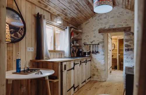 Gap Cabaña | Gîte-Luna de miel-Baño privado con bañera-Vista al patio-Gîte sauna à la ferme
