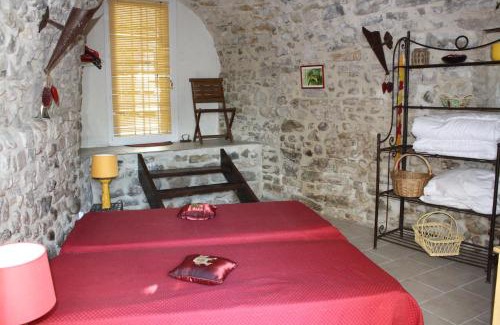 Grospierres Casa | gîte jaune Ardèche L'Avventura