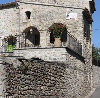 Grospierres Casa | gîte jaune Ardèche L'Avventura