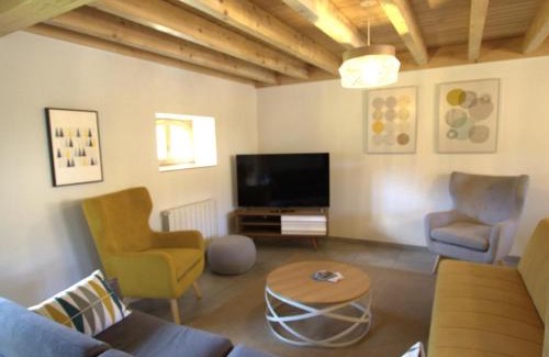 Les Salles Casa | Gîte L'Épicéa, Retraite Nature avec Animaux Admis - FR-1-496-285