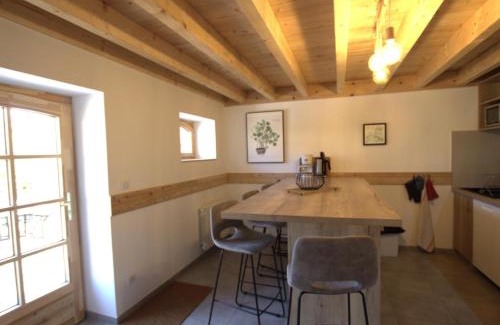 Les Salles Casa | Gîte L'Épicéa, Retraite Nature avec Animaux Admis - FR-1-496-285