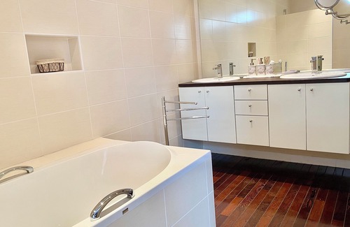 Pleslin-Trigavou Casa | Gîte La Guyonnais, 250m2, Jardin Clos, 10mn Dinan