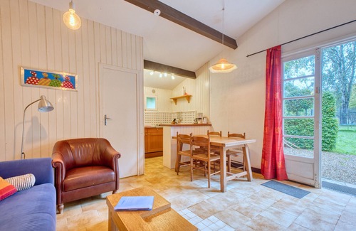 Varaignes Casa | Gîte Le Fil de l'Eau - Domaine l'Étang des Mirandes con piscina compartida