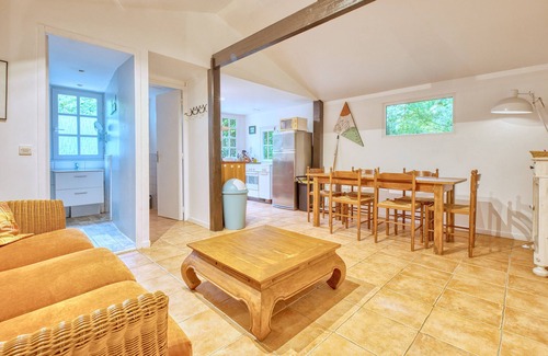 Varaignes Casa | Gîte Le Martin Pêcheur - Domaine l'Étang des Mirandes con piscina compartida