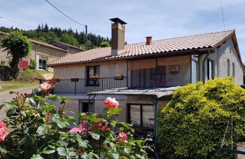 Laprugne Casa | Gîte Le Tilleul : Calme et Nature avec Poêle à Bois - FR-1-489-470