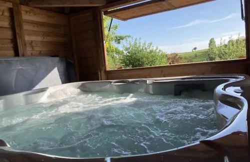 Contrexeville Casa | Gîte moderne avec accès indépendant, proche centre-ville et Thermes, terrasse et équipements inclus - FR-1-589-57