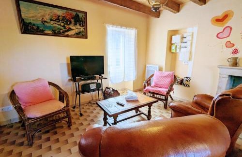 Saint-Hilaire-sur-Benaize Casa | Gîte paisible avec cour privée, proche Parc Naturel de la Brenne, idéal pour séjour déconnecté - FR-1-591-575