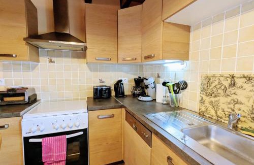 Saint-Hilaire-sur-Benaize Casa | Gîte paisible avec cour privée, proche Parc Naturel de la Brenne, idéal pour séjour déconnecté - FR-1-591-575