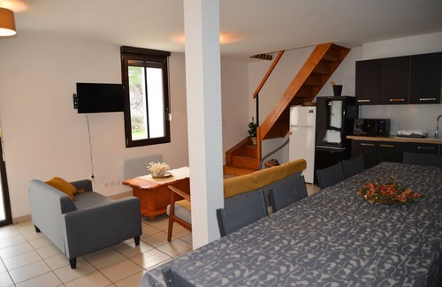 Sainte Gemme Casa | Gîte Pommier 7 Personnes, au Calme, Piscine