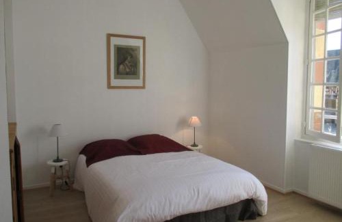 Trevol Casa | Gîte rénové dans un château avec WIFI et jardin, animaux acceptés - FR-1-489-73