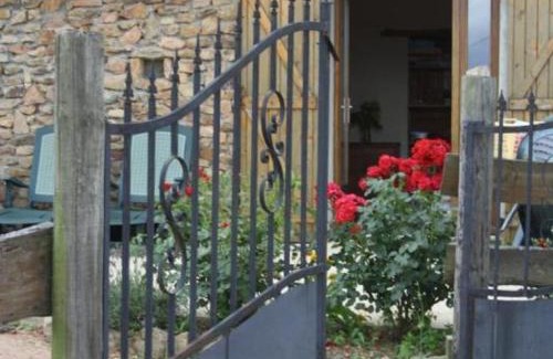 Neulise Casa | Gîte rural confortable avec terrasse, proche de Roanne - FR-1-496-376