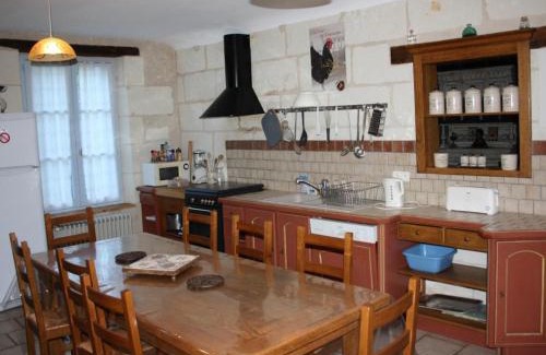 Blere Casa | Gîte rural rénové 3 niveaux, jardin privatif, équipements loisirs, draps inclus, cheminée, WiFi - FR-1-381-475