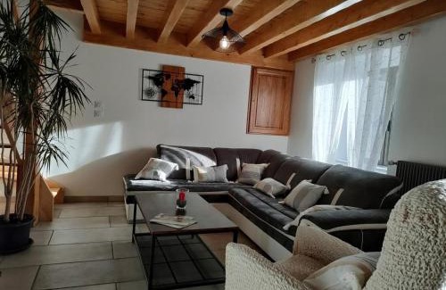 Chalmazel-Jeansagniere Casa | Gîte rustique rénové, confort moderne, vue sur les Alpes - FR-1-496-253