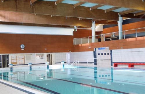 Montbrison Casa | Gîte rustique avec cheminée à Montbrison - FR-1-496-158