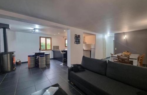 Veranne Casa | Gîte Rustique avec Jardin Privé à Véranne - FR-1-496-319