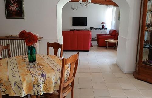 Nargis Casa | Gîte spacieux à 1h de Paris avec jardin et parking, proche Montargis et activités variées - FR-1-590-366
