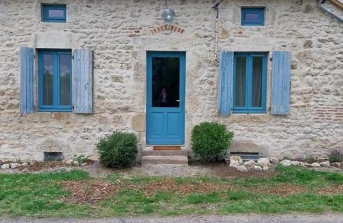 Chavroches Casa | Gîte spacieux à Chavroches, nature & animaux admis - FR-1-489-574