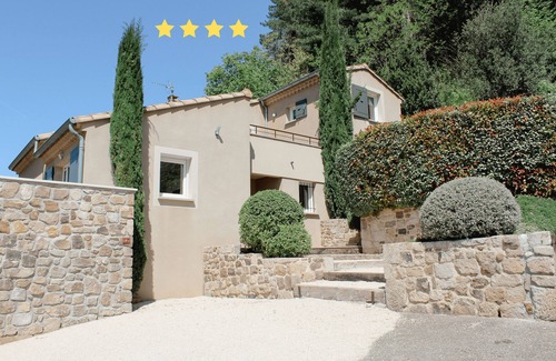 Ucel Casa | Gîte Spacieux à la Campagne Avec Salle de jeu et Piscine