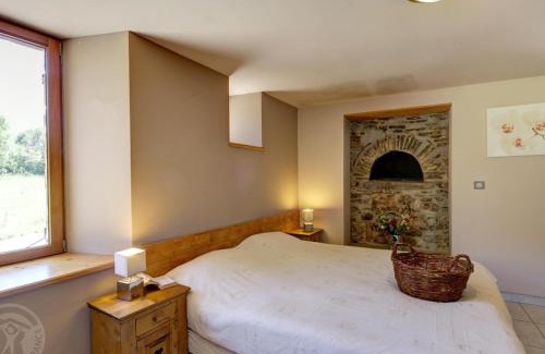 Croizet-sur-Gand Casa | Gîte spacieux avec piscine chauffée et animaux acceptés à Croizet-sur-Gand - FR-1-496-25