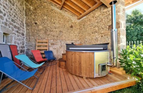 Usson-en-Forez Casa | Gîte spacieux avec bain nordique et wifi en pleine nature - FR-1-496-359