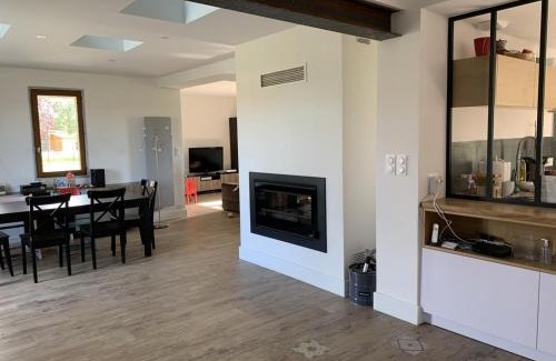 Rongeres Casa | Gîte spacieux avec jardin et cheminée près de Vichy - FR-1-489-486