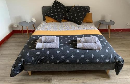 Rongeres Casa | Gîte spacieux avec jardin et cheminée près de Vichy - FR-1-489-486