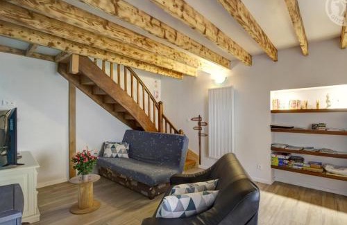 Cremeaux Casa | Gîte spacieux avec terrasse en pleine campagne à Crémaux - FR-1-496-220