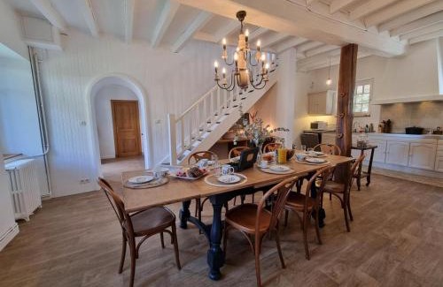 Saint-Haon-le-Chatel Casa | Gîte spacieux au cœur de Saint-Haon-le-Châtel, idéal pour familles et amis, animaux acceptés - FR-1-496-371