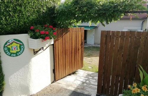 Saint-Hilaire-sur-Benaize Casa | Gîte tout confort avec jardin fleuri, idéal pour pêche et balades, proche du Blanc et activités aériennes - FR-1-591-379