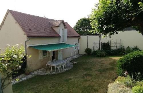 Saint-Hilaire-sur-Benaize Casa | Gîte tout confort avec jardin fleuri, idéal pour pêche et balades, proche du Blanc et activités aériennes - FR-1-591-379