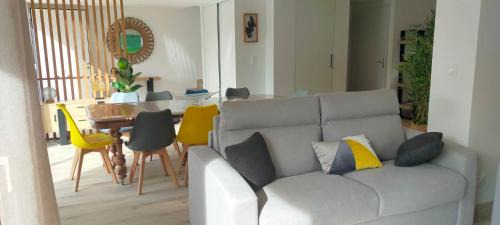 Feyzin Casa | Gîte tout confort à 15 min de Lyon avec jardin privé