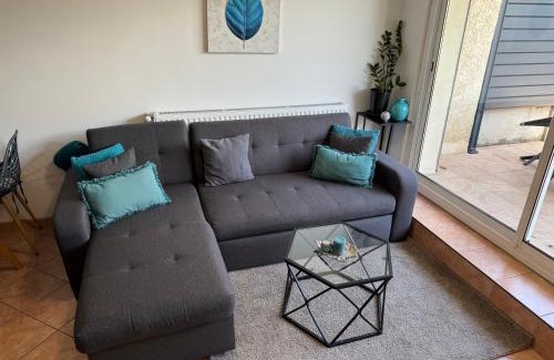 Meyzieu Nord Ouest Apartamento | Gîte urbain au calme en rez de jardin proche Groupama stadium salle Arena EUREXPO Lyon