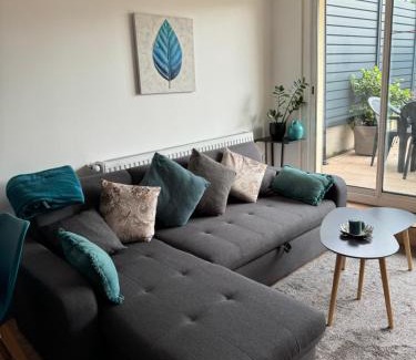 Meyzieu Nord Ouest Apartamento | Gîte urbain au calme en rez de jardin proche Groupama stadium salle Arena EUREXPO Lyon
