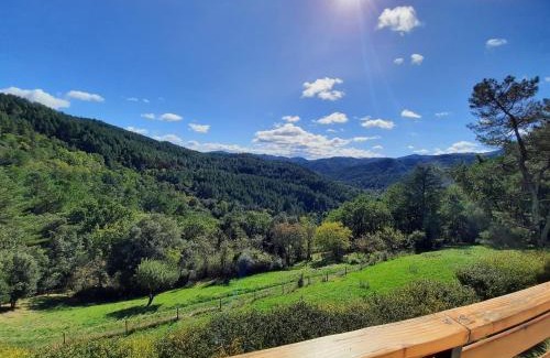 Genolhac Casa | Gîte " villa Les Cèdres" En cévennes avec vue panoramique et piscine chauffée