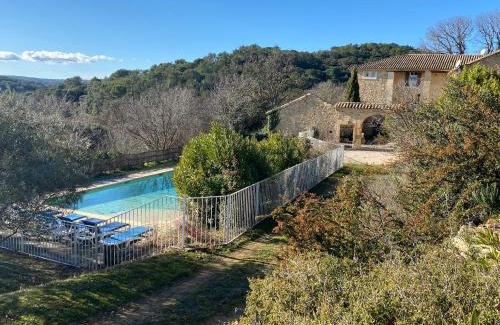 Tresques Casa | Gîtes in Mas Uzes zwembad en grote tuin