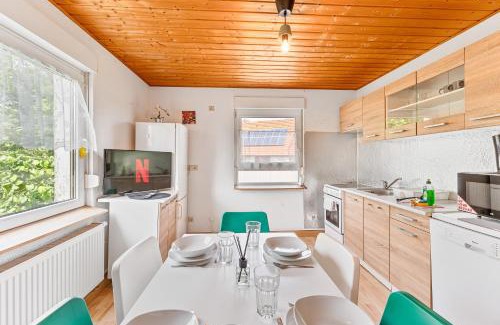 Suppingen Apartamento | GÜNSTIGE Wohnungen für Monteure in Suppingen-Laichingen Ulm,Neu-Ulm,TV,Wifi,Parking