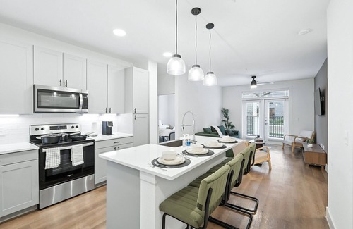 Fort Worth Condominio | G68 Luxury Living DT Fort Worth 2B2B, Resort Style Amenities, Golf Sim