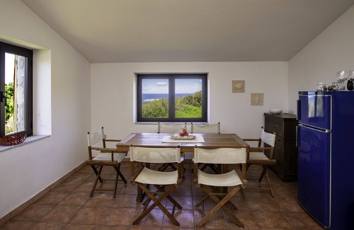 Trinita d'Agultu e Vignola Casa | Gallurese stazzu in the countryside with sea view above Li Feruli