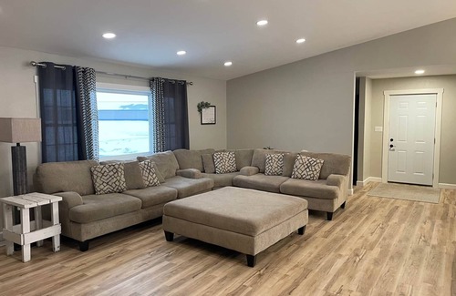 Devils Lake Casa | "Galloway" House 4 Bedroom 3 Bath - Ackerman Valley