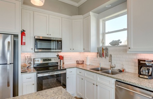 Spanish Grant Casa | Galveston Home w/ Outdoor Shower: Steps to Beach!