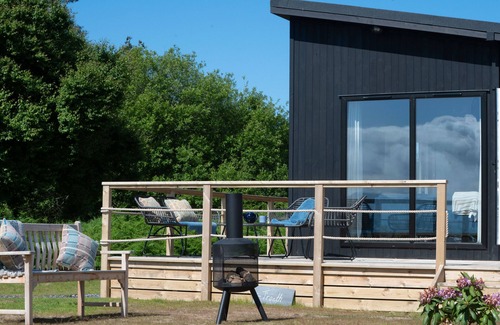 Dwyran Cabaña | Galwad y Mor