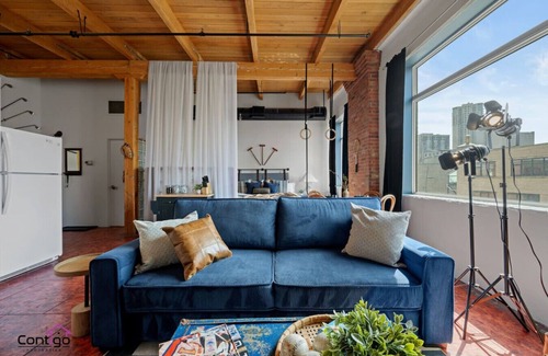 Downtown Edmonton Apartamento | Game Day Getaway | AirCon | 5 min Rogers | Parking