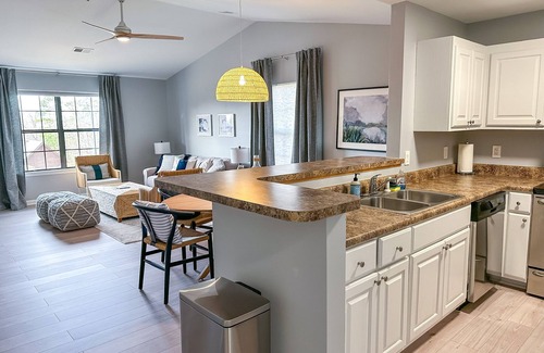 Six Mile Condominio | Game Day Lake Retreat - Close to Clemson - Sunset views of Lake Keowee