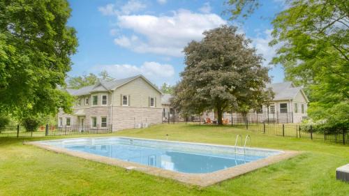 Palenville Casa | Game Farm Villa by AvantStay 10BDR Private Pond Spa Pool Family-Friendly
