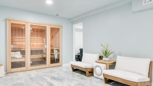 Palenville Casa | Game Farm Villa by AvantStay 10BDR Private Pond Spa Pool Family-Friendly