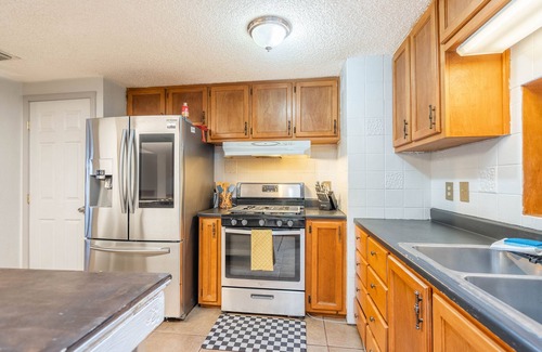 Odessa Casa | Game Room - 6 Beds - Pet Friendly - Large Kitchen - BBQ