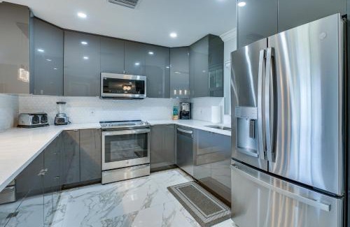 Saint James City Casa | Game Room and Screened Lanai Pine Island Getaway!